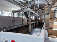 Dispositif versant de haut en bas