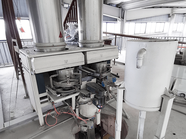 Système de mesure et de mélange automatique de poudre en aluminium